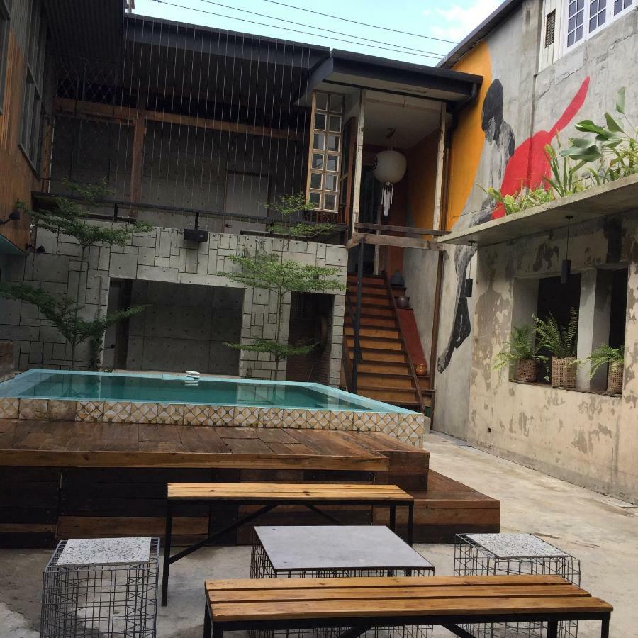 The Flying Fish Hostel Cebu Stadt Exterior foto